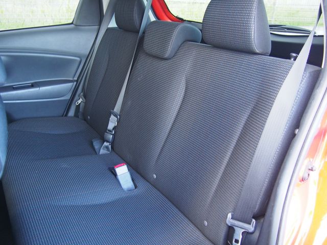 TOYOTA VITZ 2015 Image 31