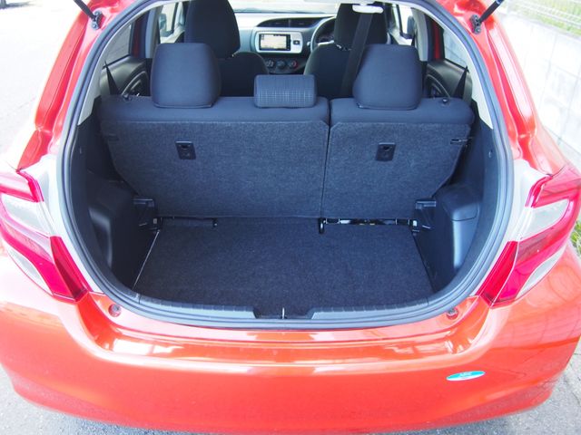 TOYOTA VITZ 2015 Image 31