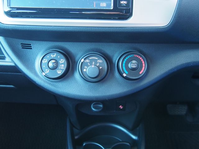 TOYOTA VITZ 2015 Image 31