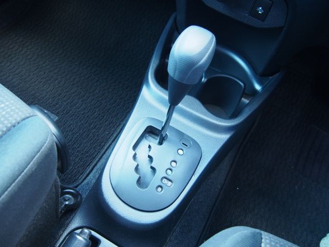 TOYOTA VITZ 2015 Image 31