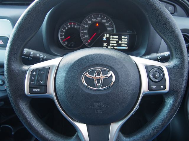 TOYOTA VITZ 2015 Image 31