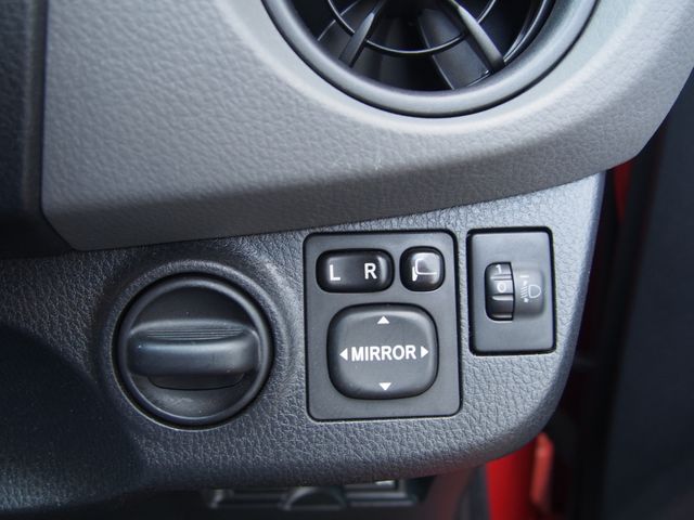 TOYOTA VITZ 2015 Image 31