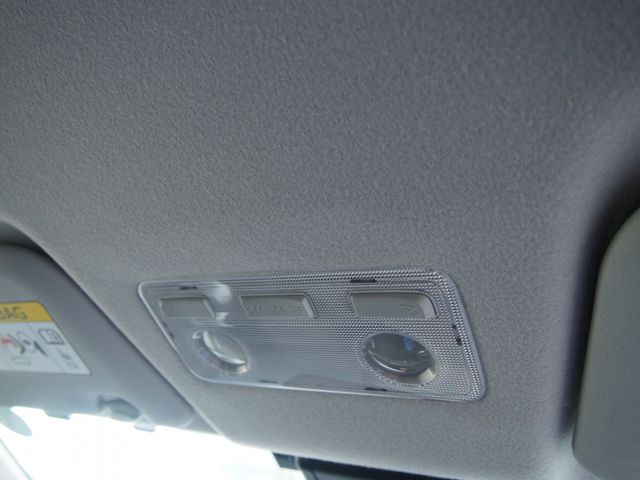 TOYOTA VITZ 2015 Image 31