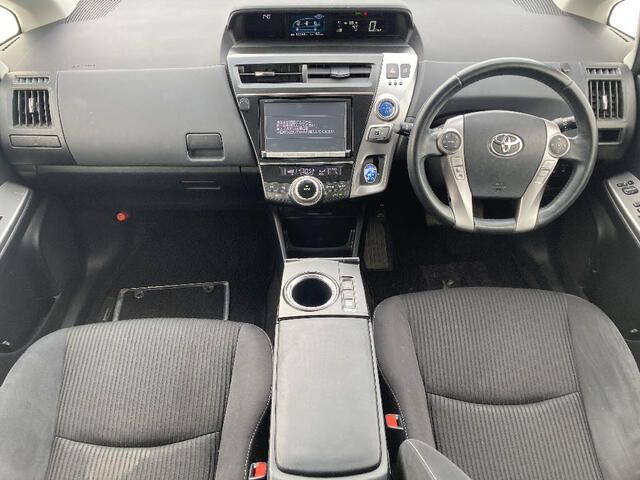 TOYOTA PRIUS ALPHA 2015 Image 31