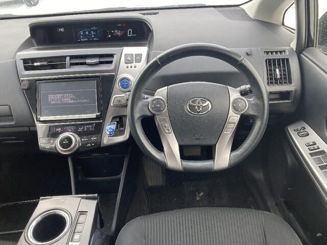 TOYOTA PRIUS ALPHA 2015 Image 31