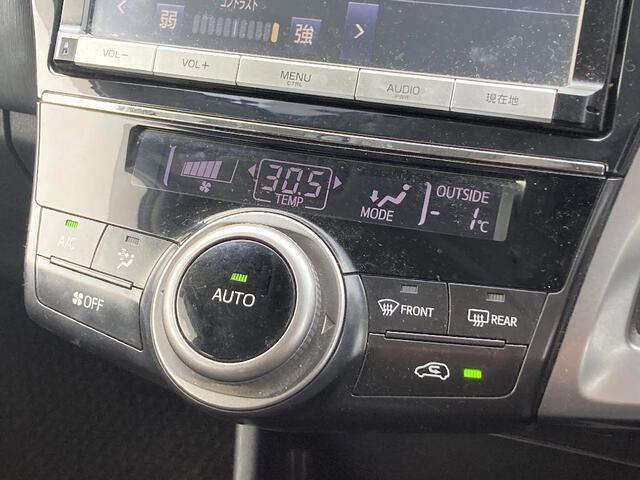 TOYOTA PRIUS ALPHA 2015 Image 31