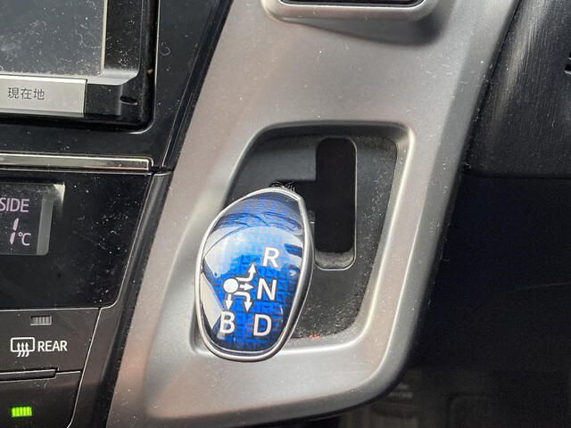 TOYOTA PRIUS ALPHA 2015 Image 31