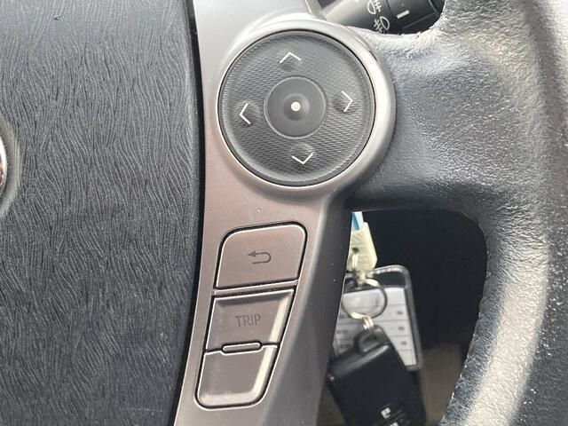 TOYOTA PRIUS ALPHA 2015 Image 31