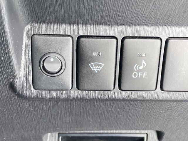 TOYOTA PRIUS ALPHA 2015 Image 31