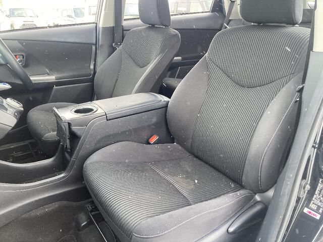 TOYOTA PRIUS ALPHA 2015 Image 31