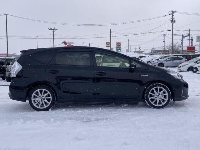 TOYOTA PRIUS ALPHA 2015 Image 31