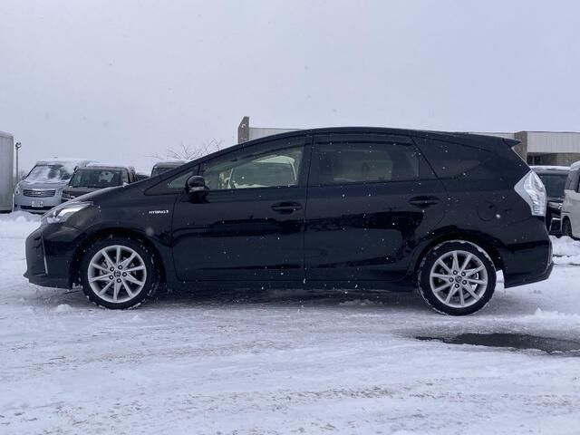 TOYOTA PRIUS ALPHA 2015 Image 31