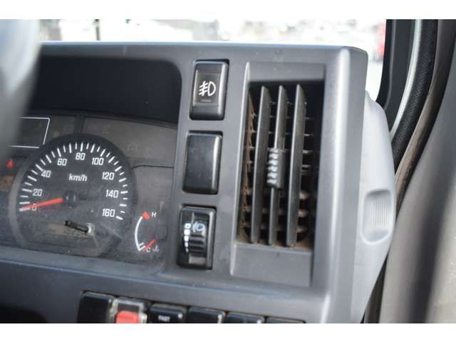 ISUZU ELF 2012 Image 31