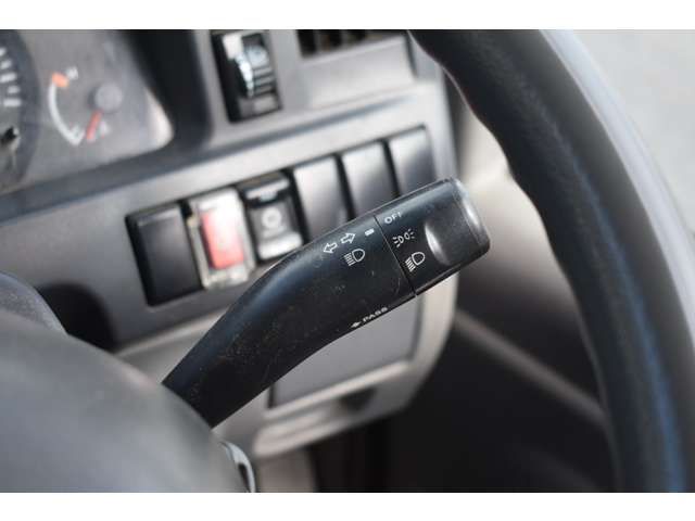 ISUZU ELF 2012 Image 31