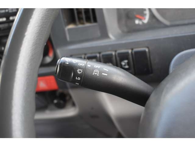 ISUZU ELF 2012 Image 31