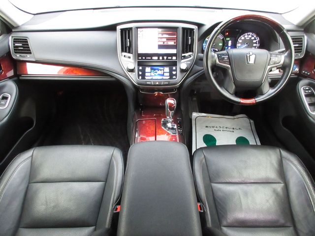 TOYOTA CROWN MAJESTA HYBRID 2015 Image 31