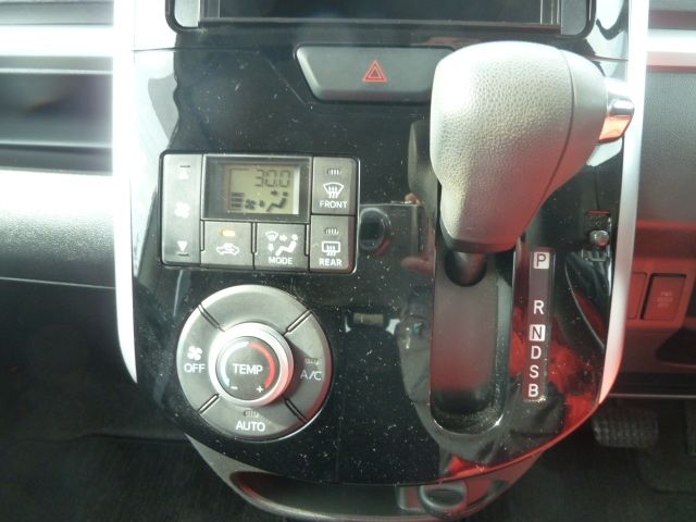 DAIHATSU TANTO CUSTOM 4WD 2016 Image 31