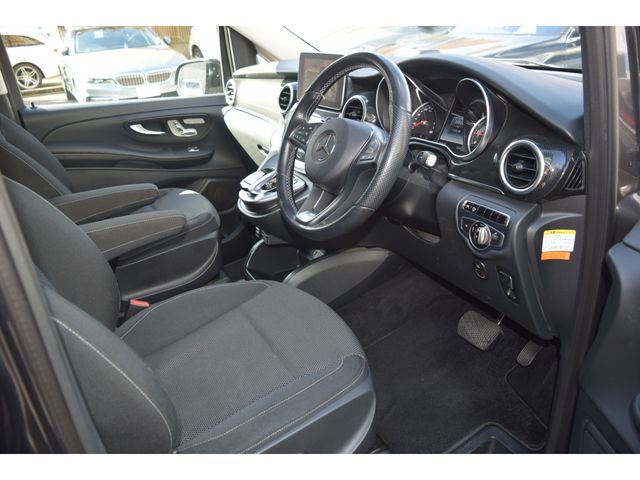 MERCEDES BENZ V CLAS 2017 Image 31