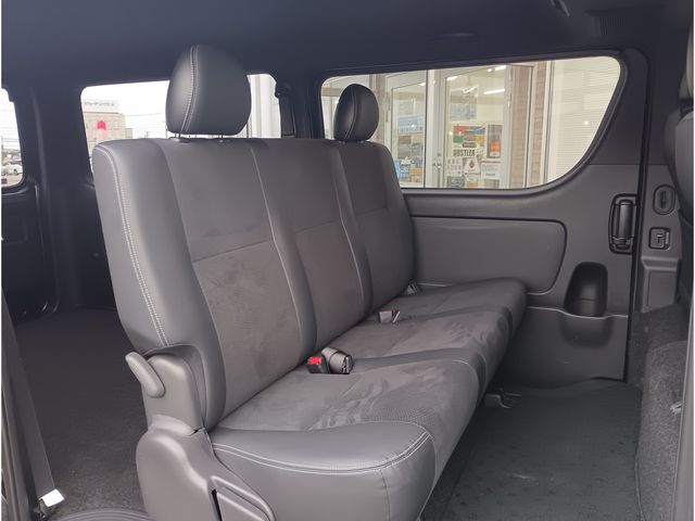 TOYOTA HIACE VAN 4WD 2023 Image 31