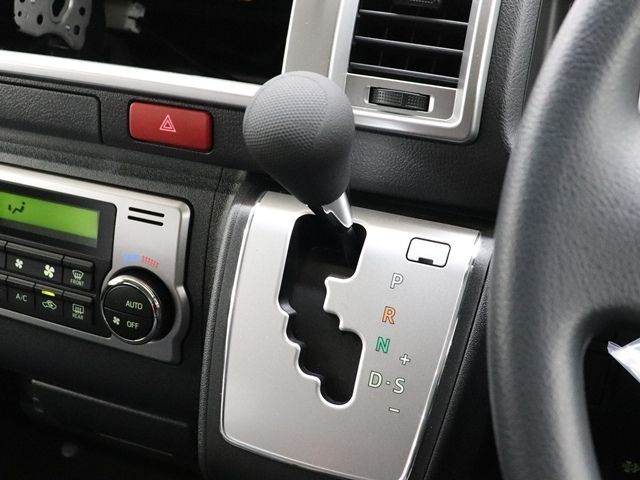 TOYOTA HIACE VAN 4WD 2025 Image 31