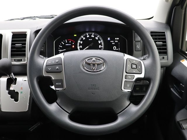 TOYOTA HIACE VAN 4WD 2025 Image 31