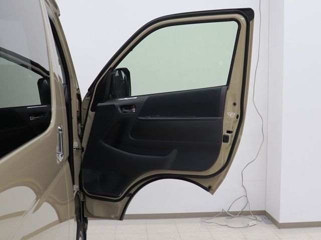 TOYOTA HIACE VAN 4WD 2025 Image 31