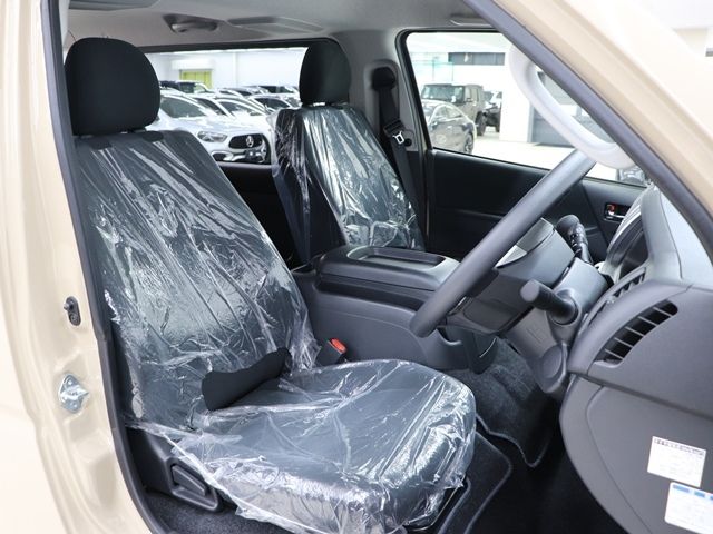 TOYOTA HIACE VAN 4WD 2025 Image 31