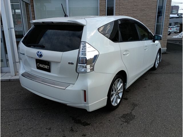 TOYOTA PRIUS ALPHA 2013 Image 31