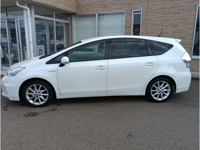 TOYOTA PRIUS ALPHA 2013 Image 31