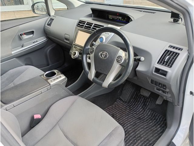 TOYOTA PRIUS ALPHA 2013 Image 31