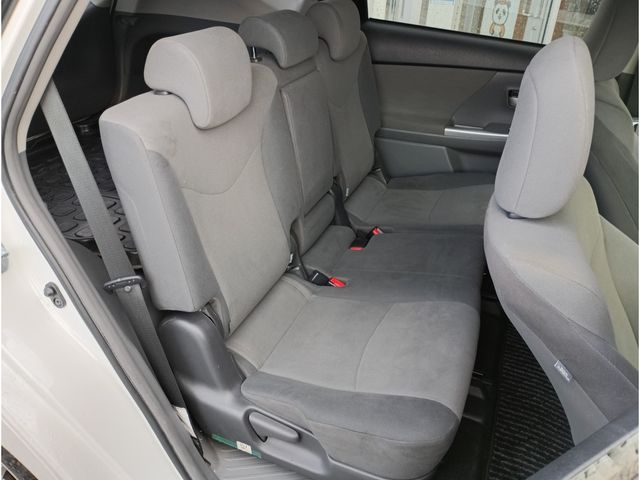 TOYOTA PRIUS ALPHA 2013 Image 31