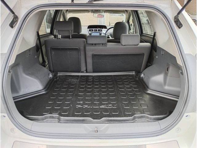 TOYOTA PRIUS ALPHA 2013 Image 31