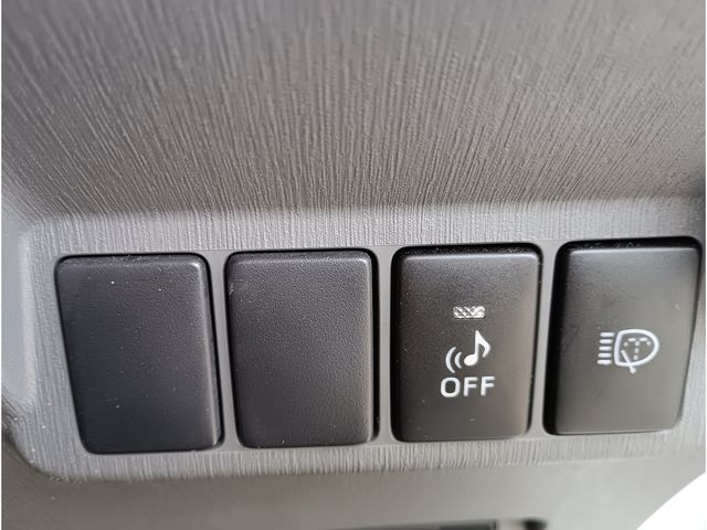 TOYOTA PRIUS ALPHA 2013 Image 31