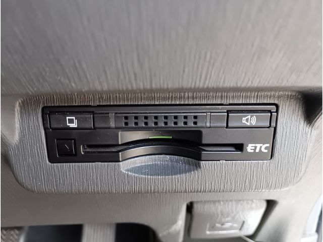 TOYOTA PRIUS ALPHA 2013 Image 31