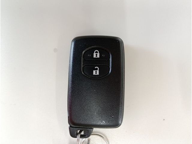 TOYOTA PRIUS ALPHA 2013 Image 31