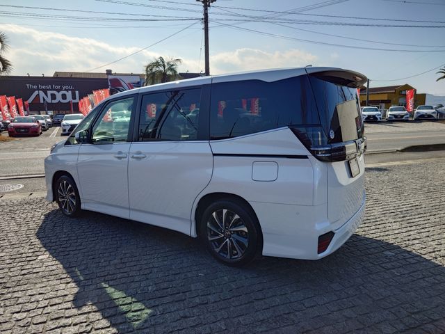 TOYOTA VOXY HYBRID 2025 Image 31