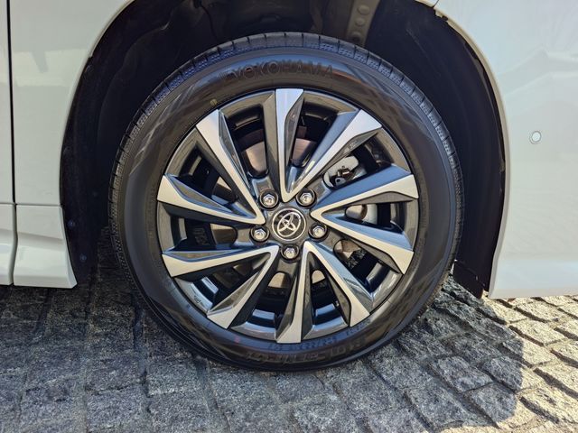 TOYOTA VOXY HYBRID 2025 Image 31