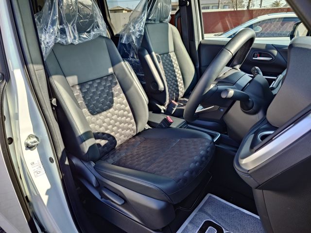 TOYOTA VOXY HYBRID 2025 Image 31