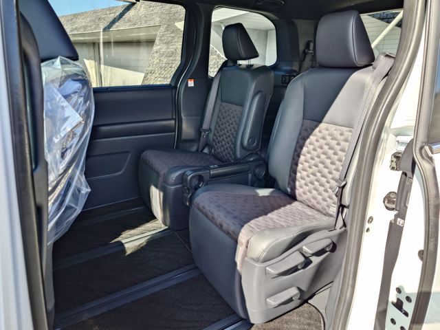 TOYOTA VOXY HYBRID 2025 Image 31