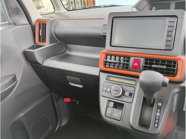 DAIHATSU TANTO FAN CROSS 2022 Image 31