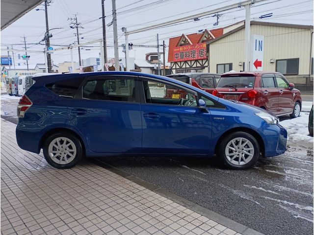 TOYOTA PRIUS ALPHA 2015 Image 31