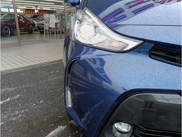 TOYOTA PRIUS ALPHA 2015 Image 31