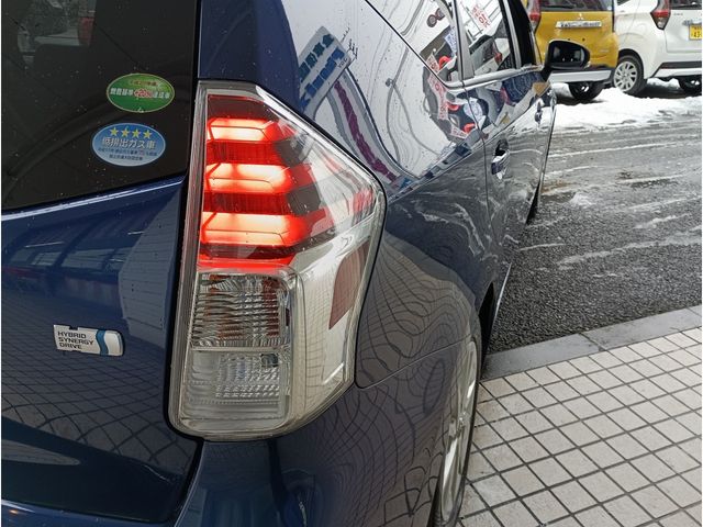 TOYOTA PRIUS ALPHA 2015 Image 31