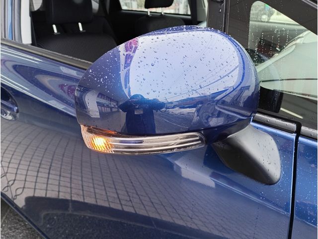 TOYOTA PRIUS ALPHA 2015 Image 31