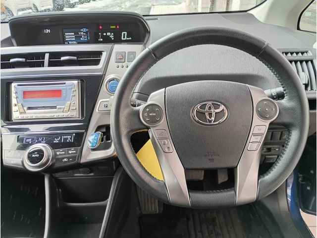 TOYOTA PRIUS ALPHA 2015 Image 31
