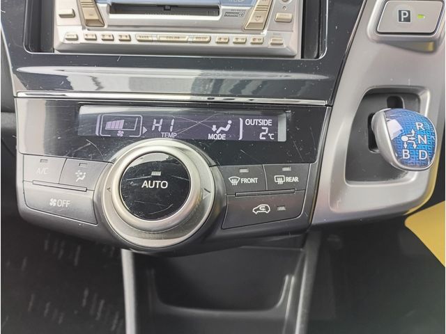 TOYOTA PRIUS ALPHA 2015 Image 31