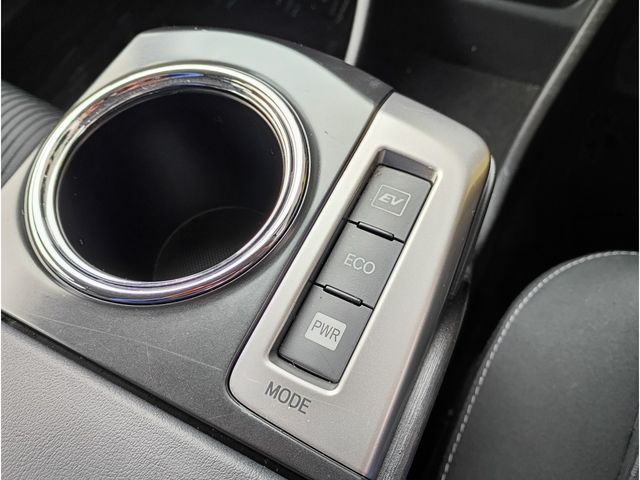 TOYOTA PRIUS ALPHA 2015 Image 31