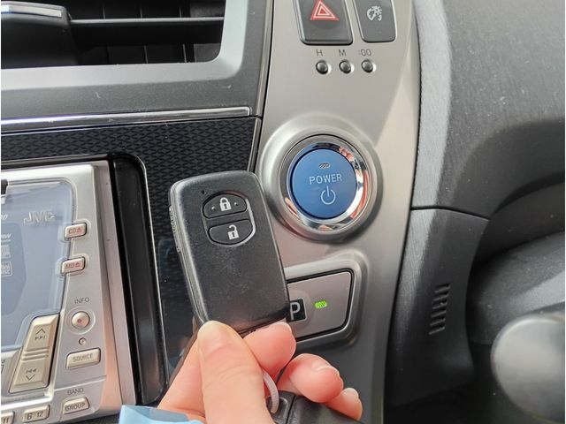 TOYOTA PRIUS ALPHA 2015 Image 31