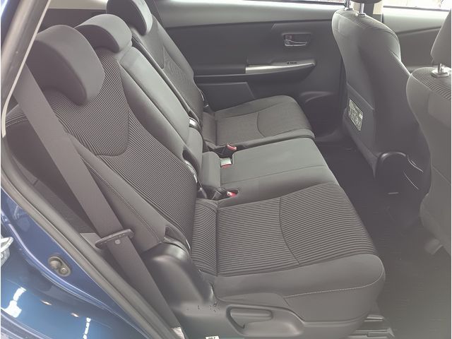 TOYOTA PRIUS ALPHA 2015 Image 31