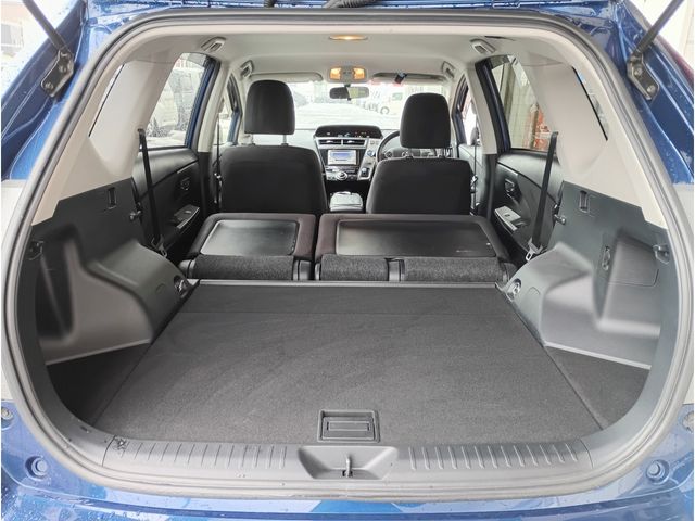 TOYOTA PRIUS ALPHA 2015 Image 31